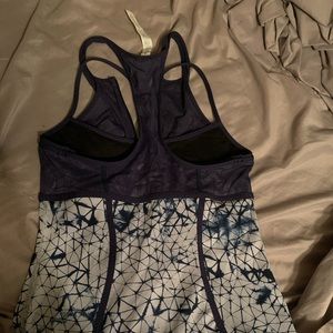 Size 8 lululemon tank top w/zipper